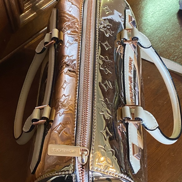 NWT Michael Kors Mirrored lg duffle bag rose gold - Picture 4 of 8